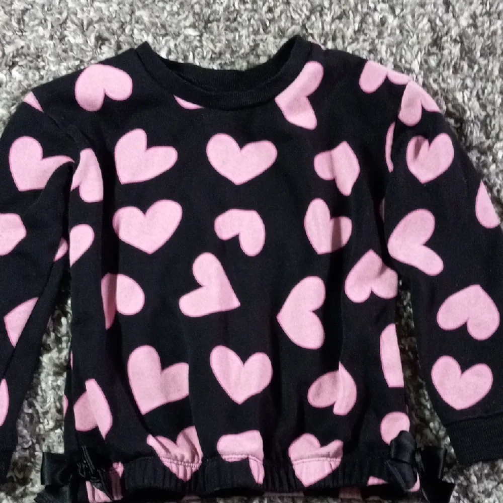 The Children's Place Black and Pink Heart Long Sleeve Tee Size 5T Girl